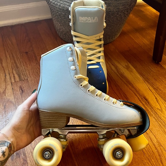 🚫🚫SOLD🚫🚫
EUC IMPALA ROLLER SKATES - BOX INCLUDED - Picture 4 of 4